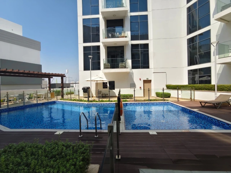 Stilvolle 1B-Zimmer-Wohnung mit atemberaubender Aussicht - sofort bezugsfertig!