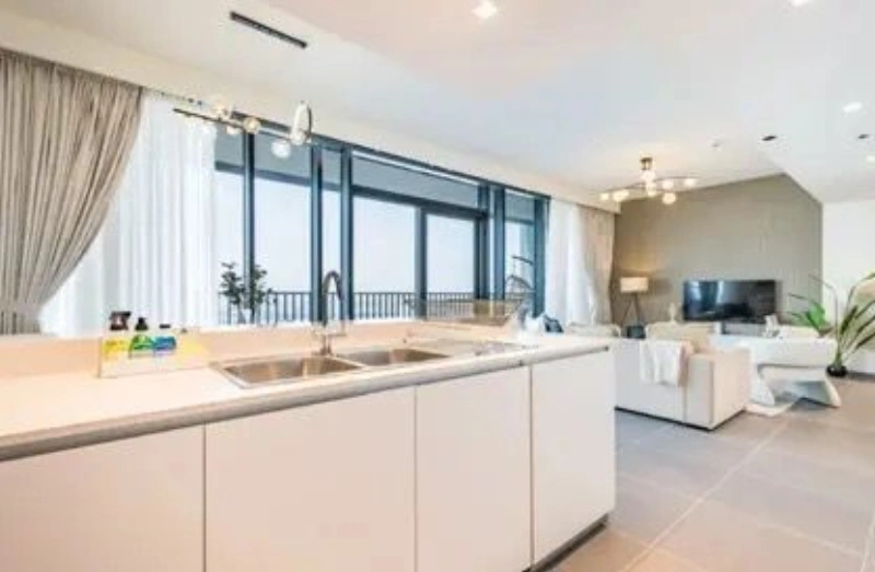 Geräumige 3-Zimmer-Wohnung mit Möbeln und voll ausgestatteter Küche - der perfekte Wohnraum!