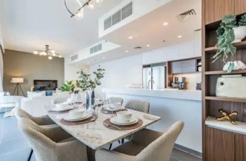 Geräumige 3-Zimmer-Wohnung mit Möbeln und voll ausgestatteter Küche - der perfekte Wohnraum!