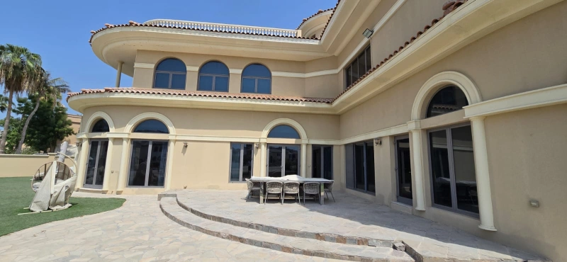 Luxuriöse Palm Jumeirah Signature Villa mit atemberaubender Aussicht und privatem Strandzugang