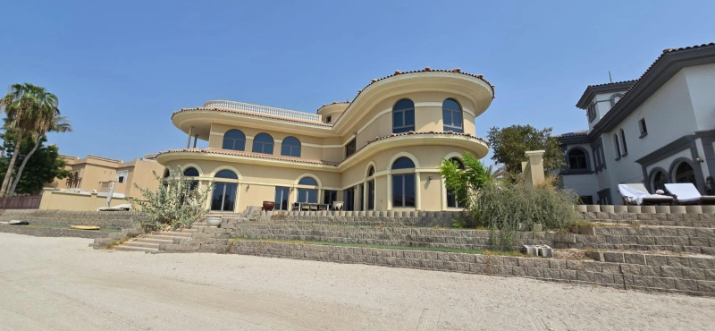 Luxuriöse Palm Jumeirah Signature Villa mit atemberaubender Aussicht und privatem Strandzugang