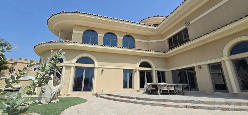 Luxuriöse Palm Jumeirah Signature Villa mit atemberaubender Aussicht und privatem Strandzugang