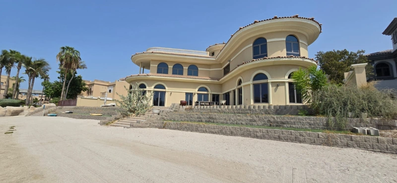 Luxuriöse Palm Jumeirah Signature Villa mit atemberaubender Aussicht und privatem Strandzugang