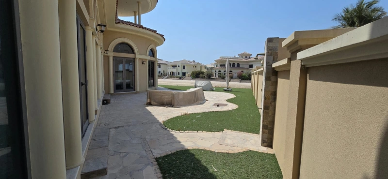 Luxuriöse Palm Jumeirah Signature Villa mit atemberaubender Aussicht und privatem Strandzugang