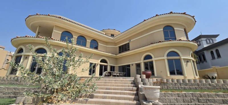 Luxuriöse Palm Jumeirah Signature Villa mit atemberaubender Aussicht und privatem Strandzugang