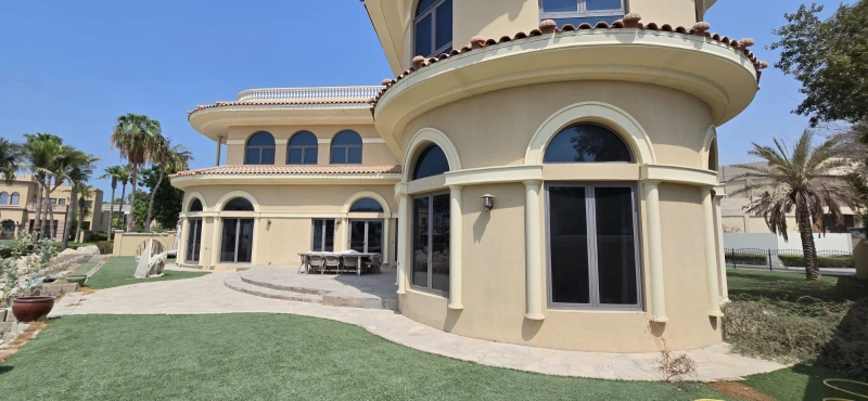 Luxuriöse Palm Jumeirah Signature Villa mit atemberaubender Aussicht und privatem Strandzugang