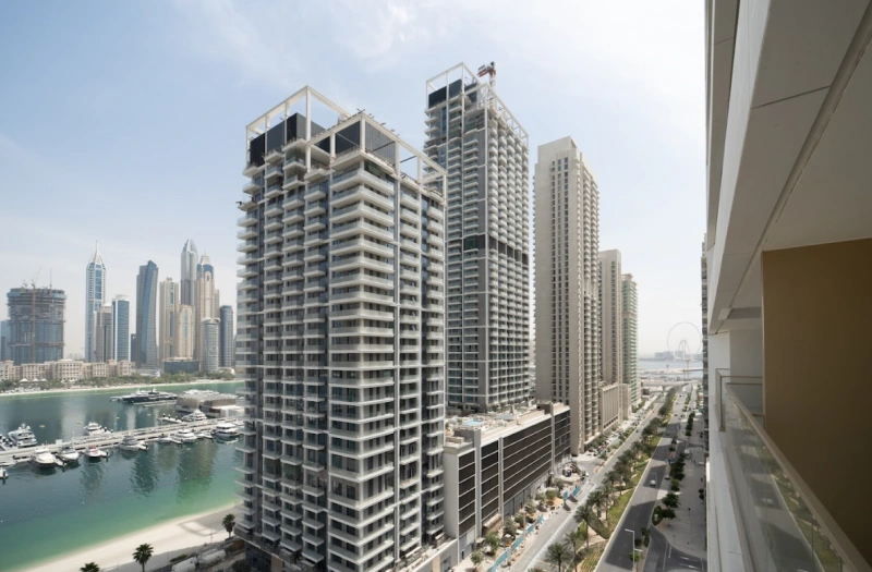 Luxuriöse 2-Zimmer-Wohnung direkt am Strand mit Eleganz und Stil