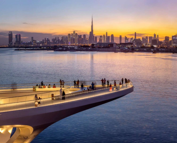 Traumhaftes 4-Zimmer-Triplex in Creek Waters mit Kanalblick