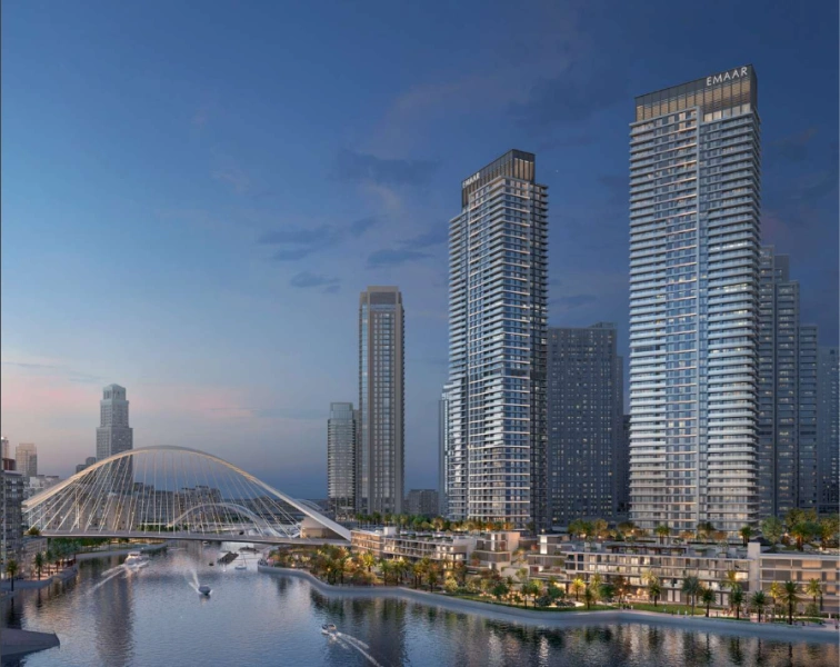 Traumhaftes 4-Zimmer-Triplex in Creek Waters mit Kanalblick