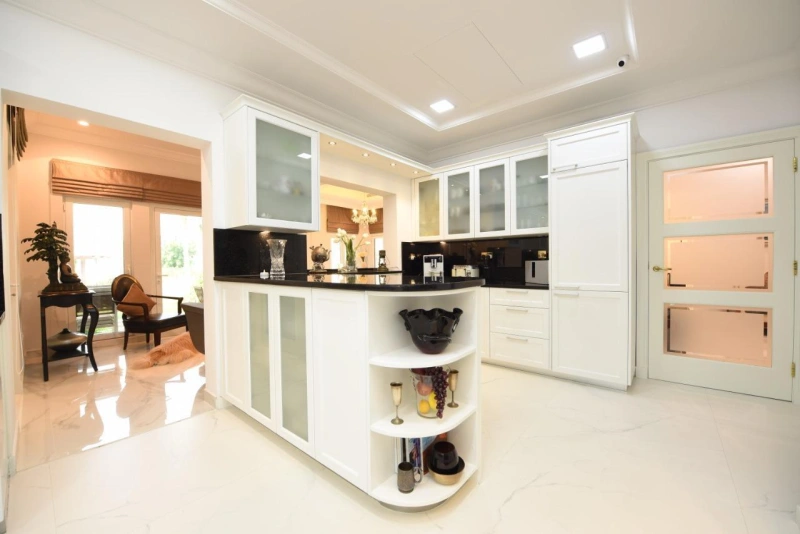 Luxuriöse Villa auf Palm Jumeirah mit exklusivem Zugang zu 2 Privatstränden.