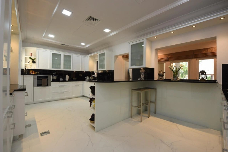 Luxuriöse Villa auf Palm Jumeirah mit exklusivem Zugang zu 2 Privatstränden.