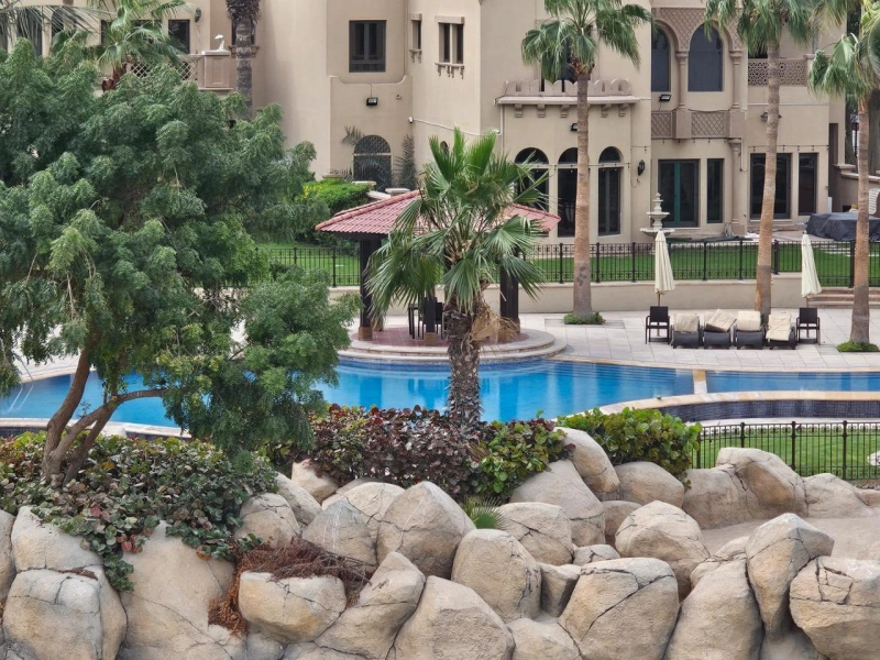 Luxuriöse Villa auf Palm Jumeirah mit exklusivem Zugang zu 2 Privatstränden.