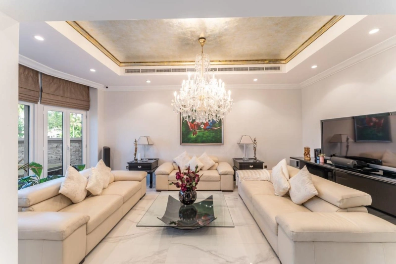 Luxuriöse Villa mit Zugang zu 2 Privatstränden / direkt auf der Palm Jumeirah gelegen.