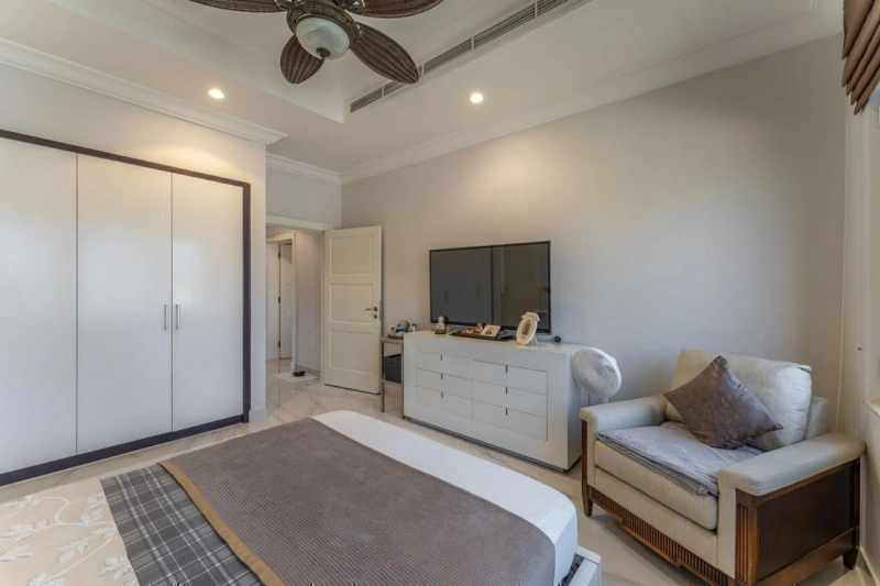 Luxuriöse Villa mit Zugang zu 2 Privatstränden / direkt auf der Palm Jumeirah gelegen.