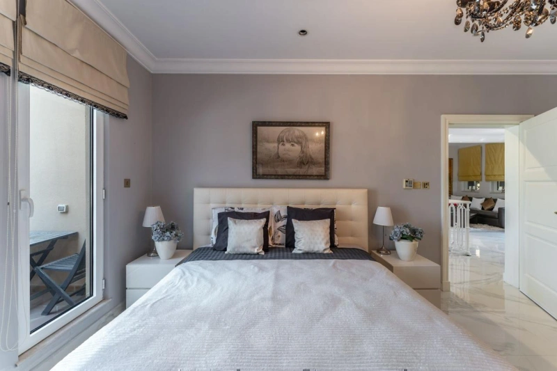 Luxuriöse Villa mit Zugang zu 2 Privatstränden / direkt auf der Palm Jumeirah gelegen.