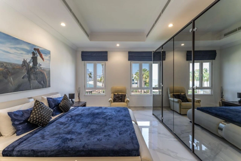 Luxuriöse Villa mit Zugang zu 2 Privatstränden / direkt auf der Palm Jumeirah gelegen.