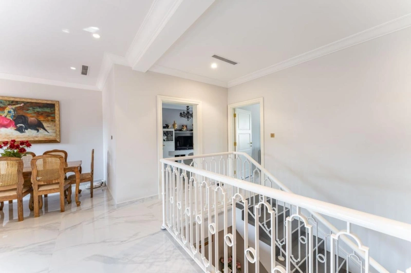 Luxuriöse Villa mit Zugang zu 2 Privatstränden / direkt auf der Palm Jumeirah gelegen.