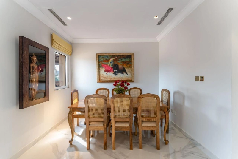 Luxuriöse Villa mit Zugang zu 2 Privatstränden / direkt auf der Palm Jumeirah gelegen.