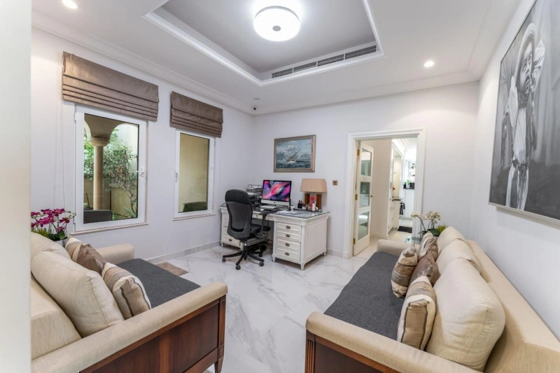 Luxuriöse Villa mit Zugang zu 2 Privatstränden / direkt auf der Palm Jumeirah gelegen.