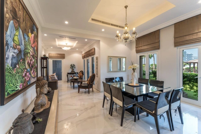 Luxuriöse Villa mit Zugang zu 2 Privatstränden / direkt auf der Palm Jumeirah gelegen.