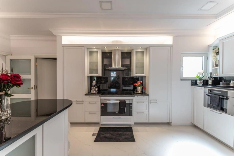 Luxuriöse Villa mit Zugang zu 2 Privatstränden / direkt auf der Palm Jumeirah gelegen.