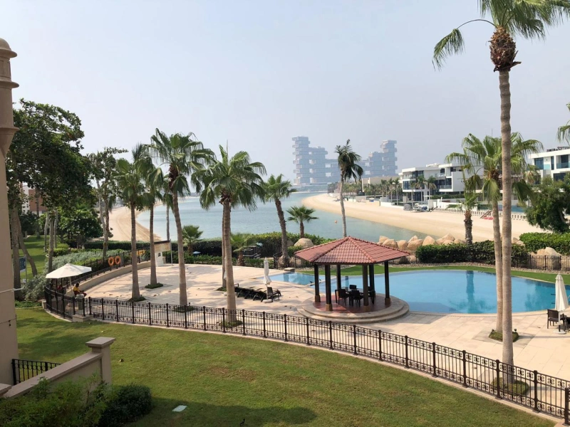 Luxuriöse Villa mit Zugang zu 2 Privatstränden / direkt auf der Palm Jumeirah gelegen.