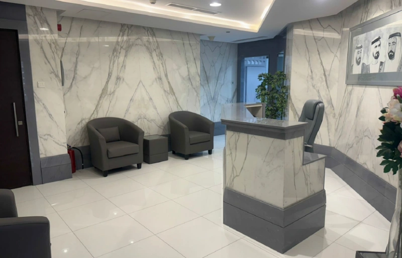 Grand bureau vacant à vendre