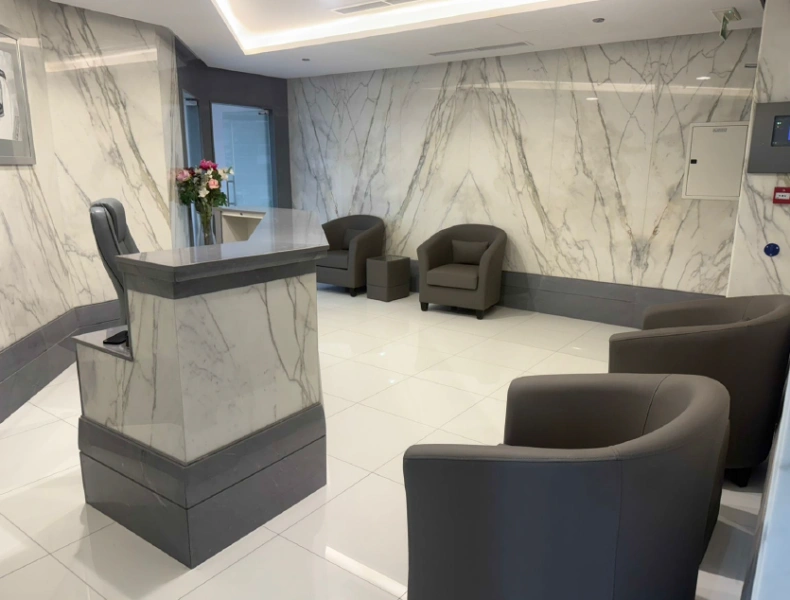 Grand bureau vacant à vendre