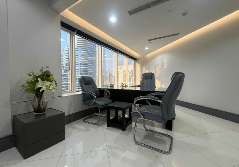 Grand bureau vacant à vendre