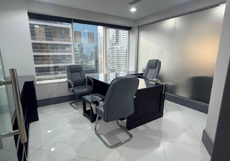 Grand bureau vacant à vendre