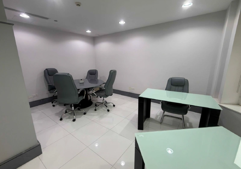 Grand bureau vacant à vendre