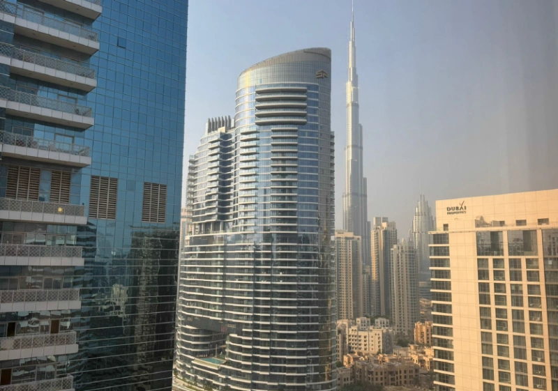 Grand bureau vacant à vendre