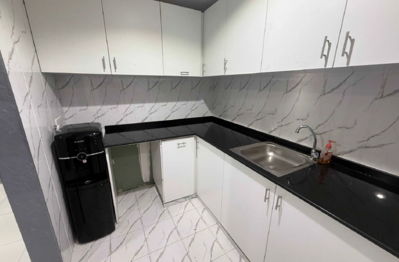 Grand bureau vacant à vendre