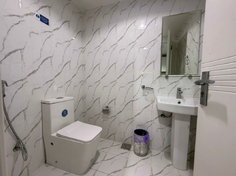 Grand bureau vacant à vendre