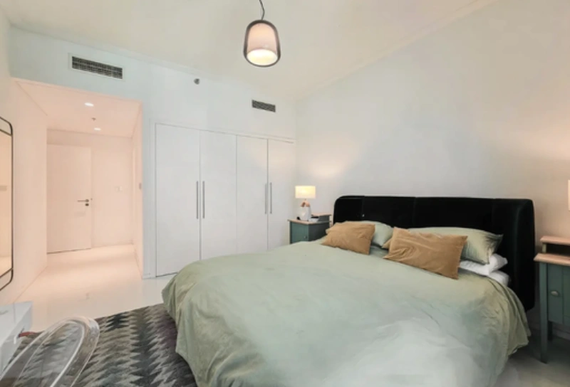 Luxuriöses 3-Zimmer-Apartment mit Dienstbotenzimmer. Vollständig modernisiert!