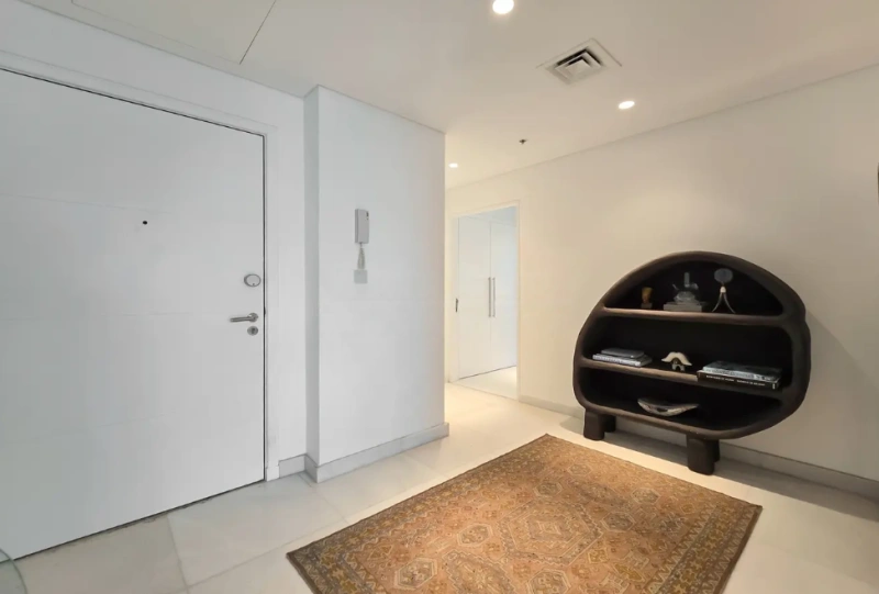 Luxuriöses 3-Zimmer-Apartment mit Dienstbotenzimmer. Vollständig modernisiert!