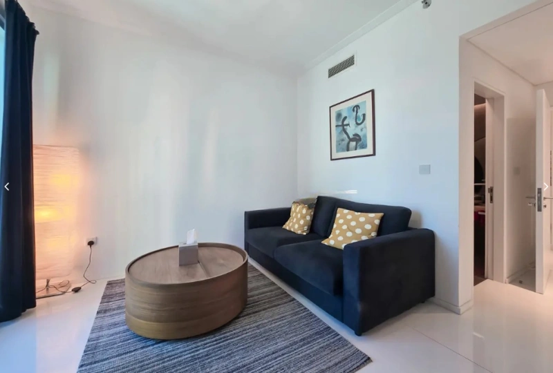 Luxuriöses 3-Zimmer-Apartment mit Dienstbotenzimmer. Vollständig modernisiert!