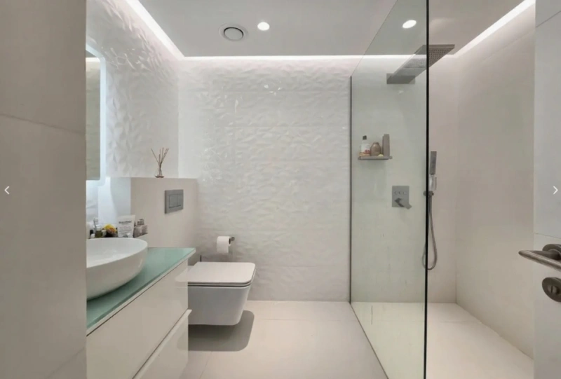 Luxuriöses 3-Zimmer-Apartment mit Dienstbotenzimmer. Vollständig modernisiert!