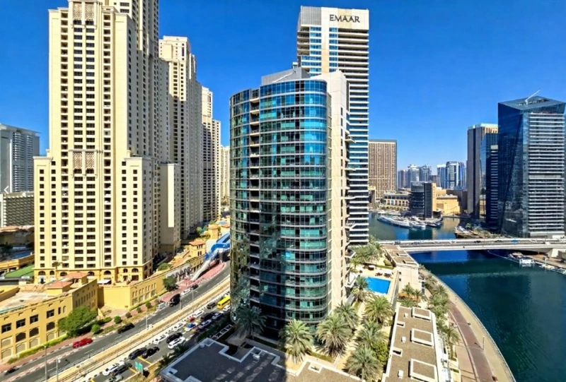 Luxuriöses 3-Zimmer-Apartment mit Dienstbotenzimmer. Vollständig modernisiert!