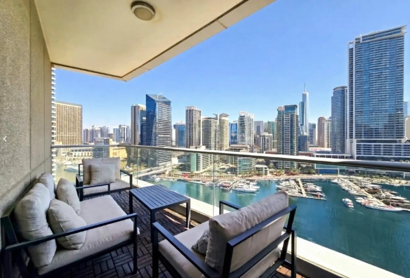 Luxuriöses 3-Zimmer-Apartment mit Dienstbotenzimmer. Vollständig modernisiert!