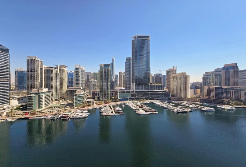 Luxuriöses 3-Zimmer-Apartment mit Dienstbotenzimmer. Vollständig modernisiert!