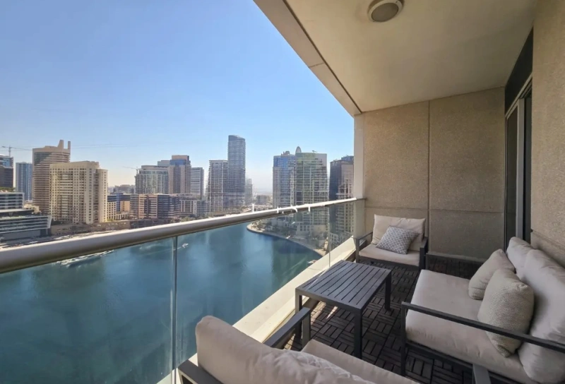 Luxuriöses 3-Zimmer-Apartment mit Dienstbotenzimmer. Vollständig modernisiert!