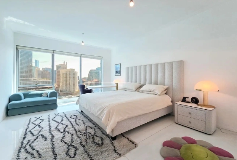 Luxuriöses 3-Zimmer-Apartment mit Dienstbotenzimmer. Vollständig modernisiert!