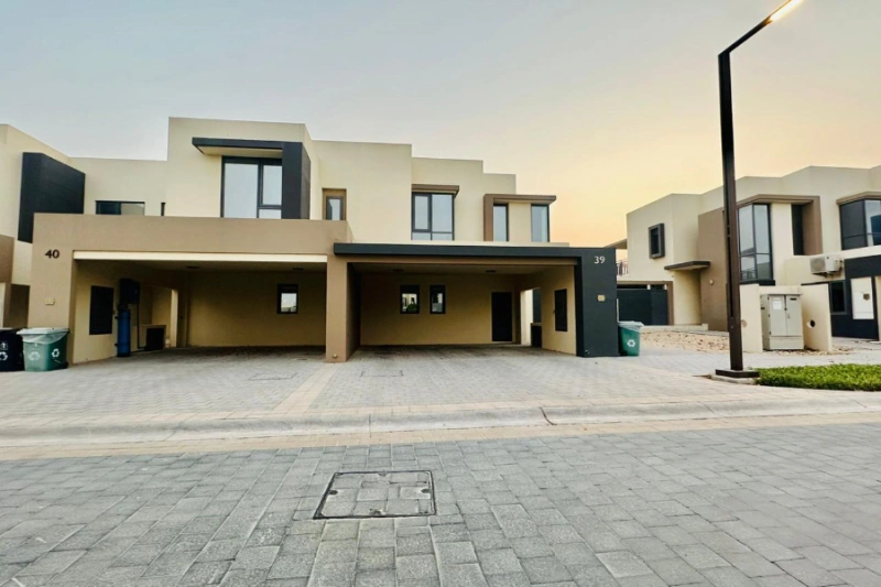 Luxuriöse Villa mit vier Schlafzimmern und modernem Design