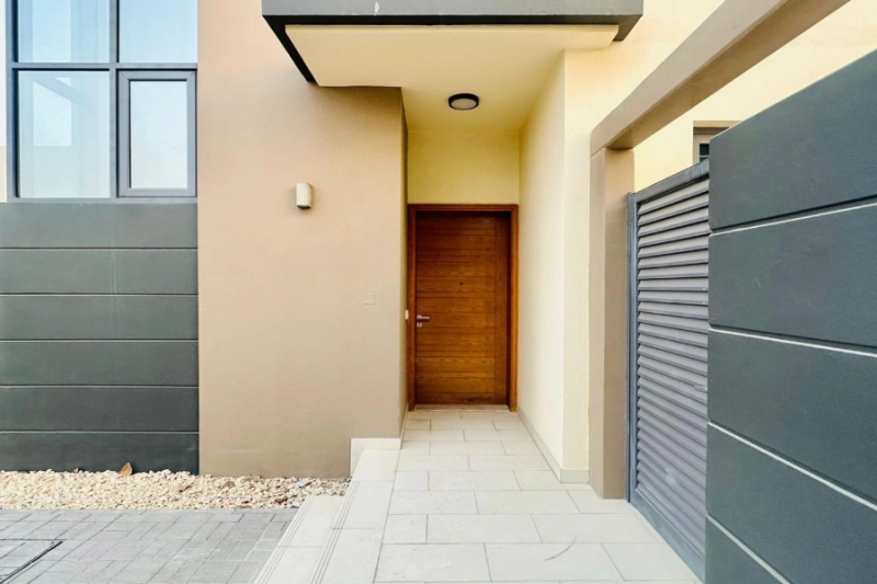 Luxuriöse Villa mit vier Schlafzimmern und modernem Design