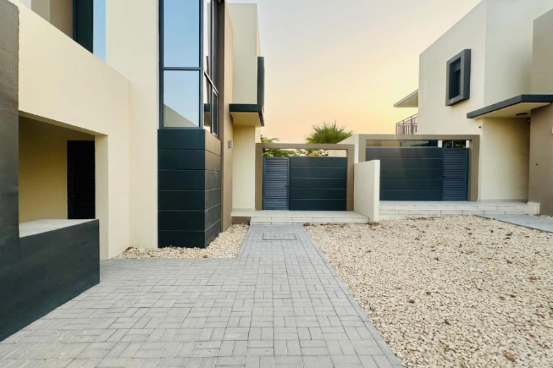 Luxuriöse Villa mit vier Schlafzimmern und modernem Design