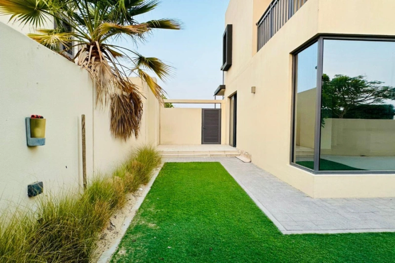 Luxuriöse Villa mit vier Schlafzimmern und modernem Design