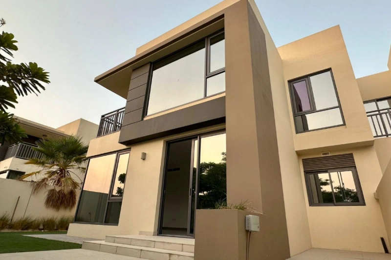 Luxuriöse Villa mit vier Schlafzimmern und modernem Design