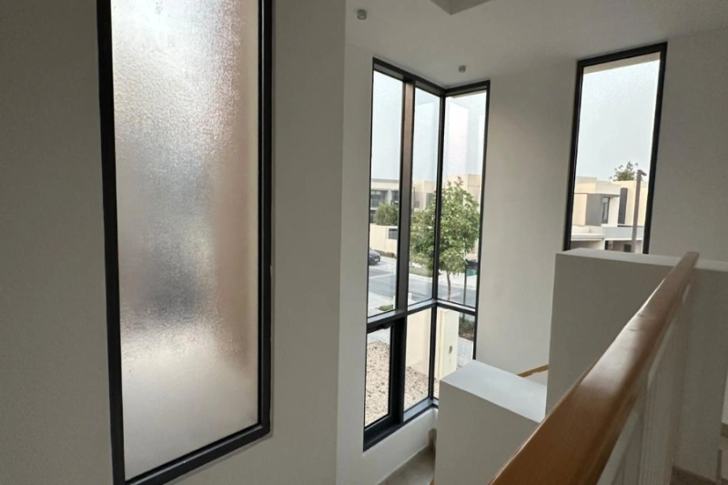 Luxuriöse Villa mit vier Schlafzimmern und modernem Design