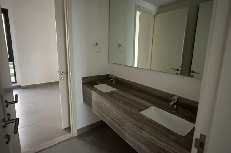 Luxuriöse Villa mit vier Schlafzimmern und modernem Design